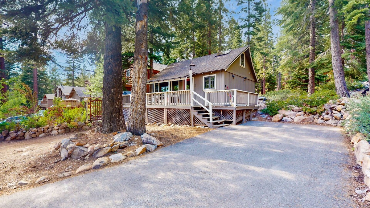 Carnelian Bay Cabin | Cute cabin w/spacious porch, walk to beach & dining, central to ski resorts