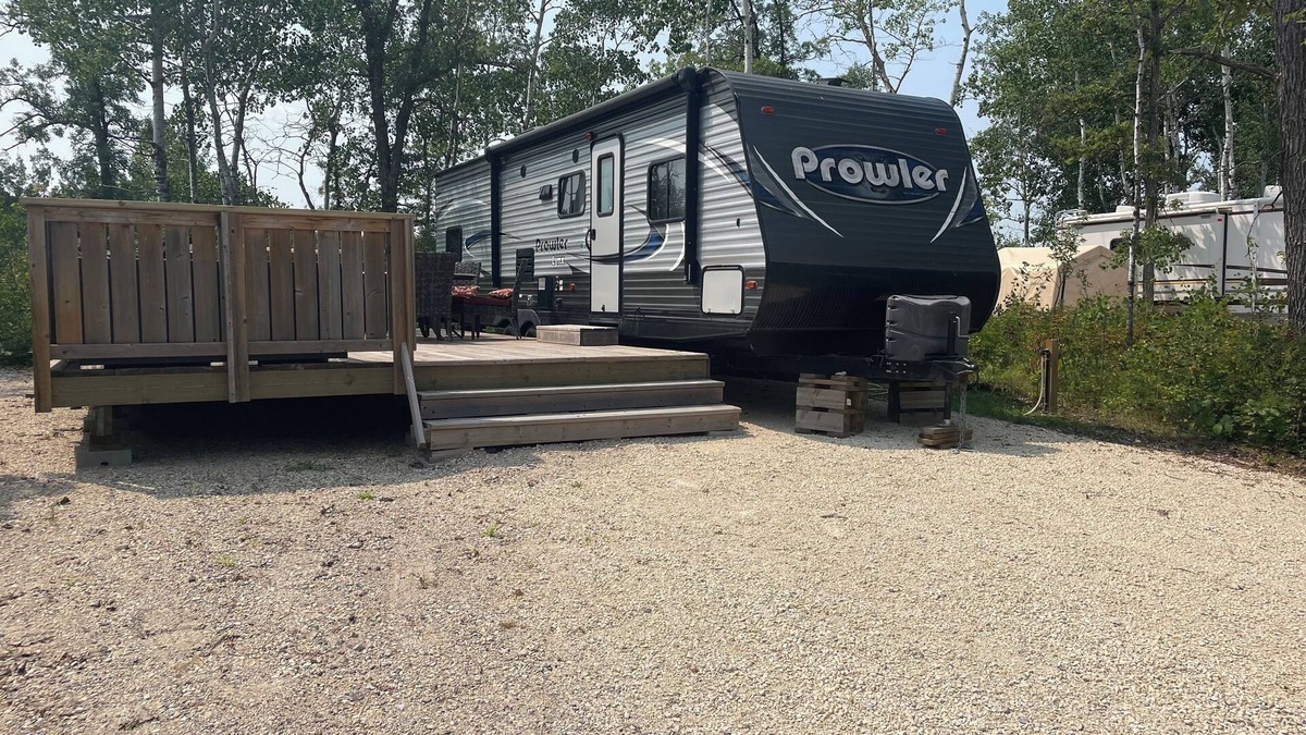 Manitoba House | Cute Camper Trailer at Ridgewood South Golf & Campground