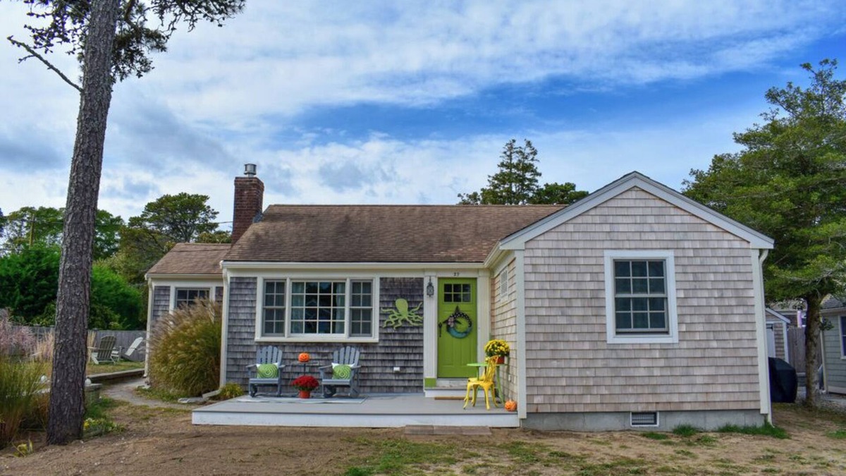 Dennis Port House | Cute Cape Cod Cottage 3/10th of a mile to Sea Street Beach!