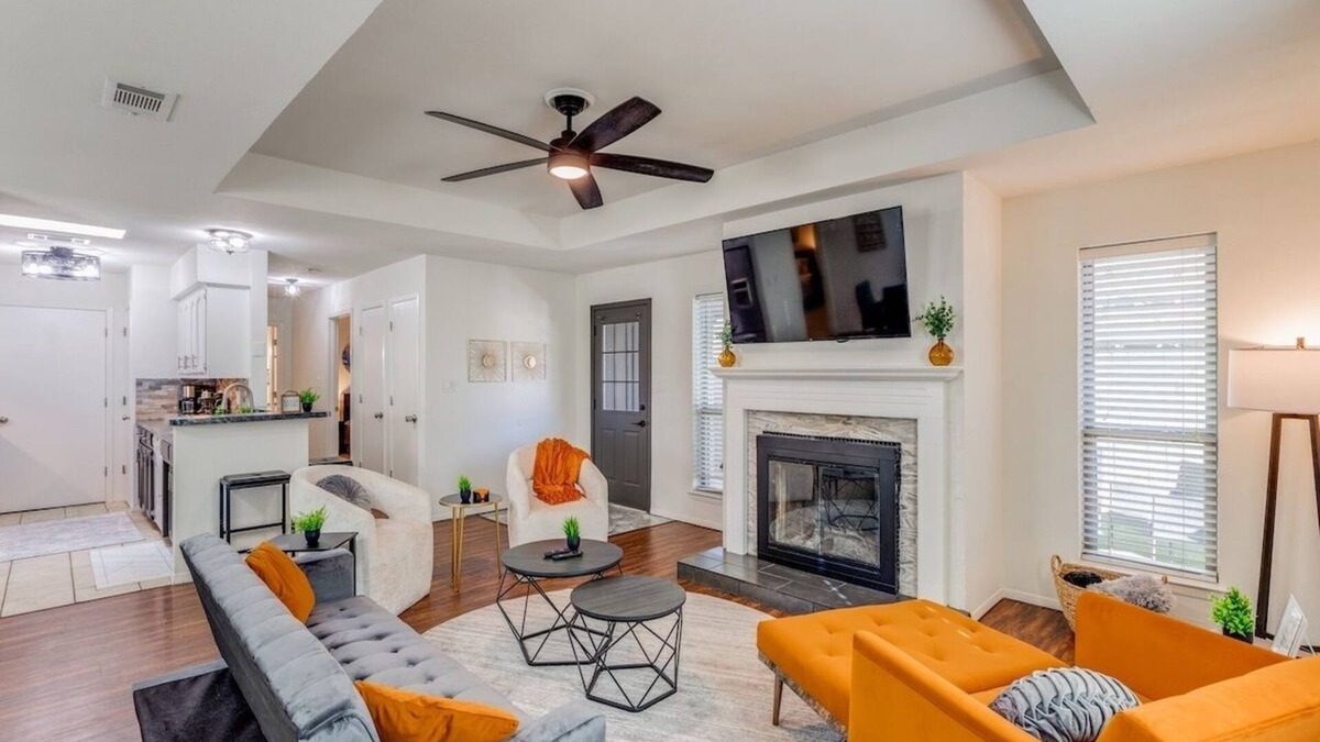 Frisco House | Cute Chic 2B 2B Duplex APT
