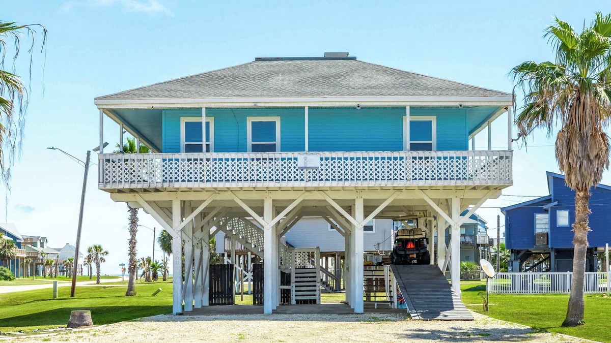 San Luis House | Cute Coastal Beach Cottage, Views of Gulf & Bay!