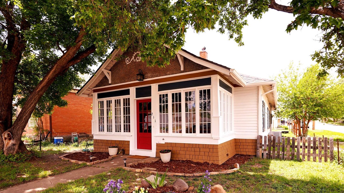 Trinidad House | Cute Colorful Craftsman w/Central Air