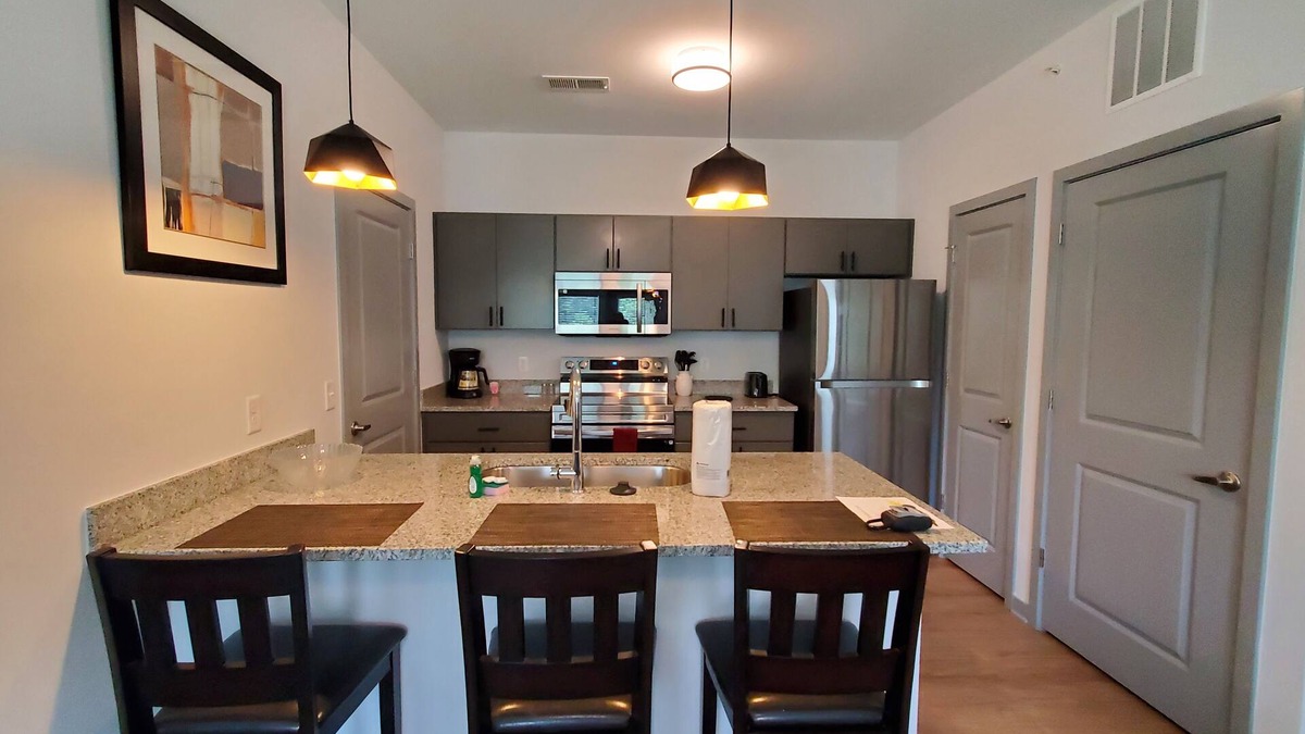 Canal Winchester Apartment | Cute, Comfy in Canal w/view!