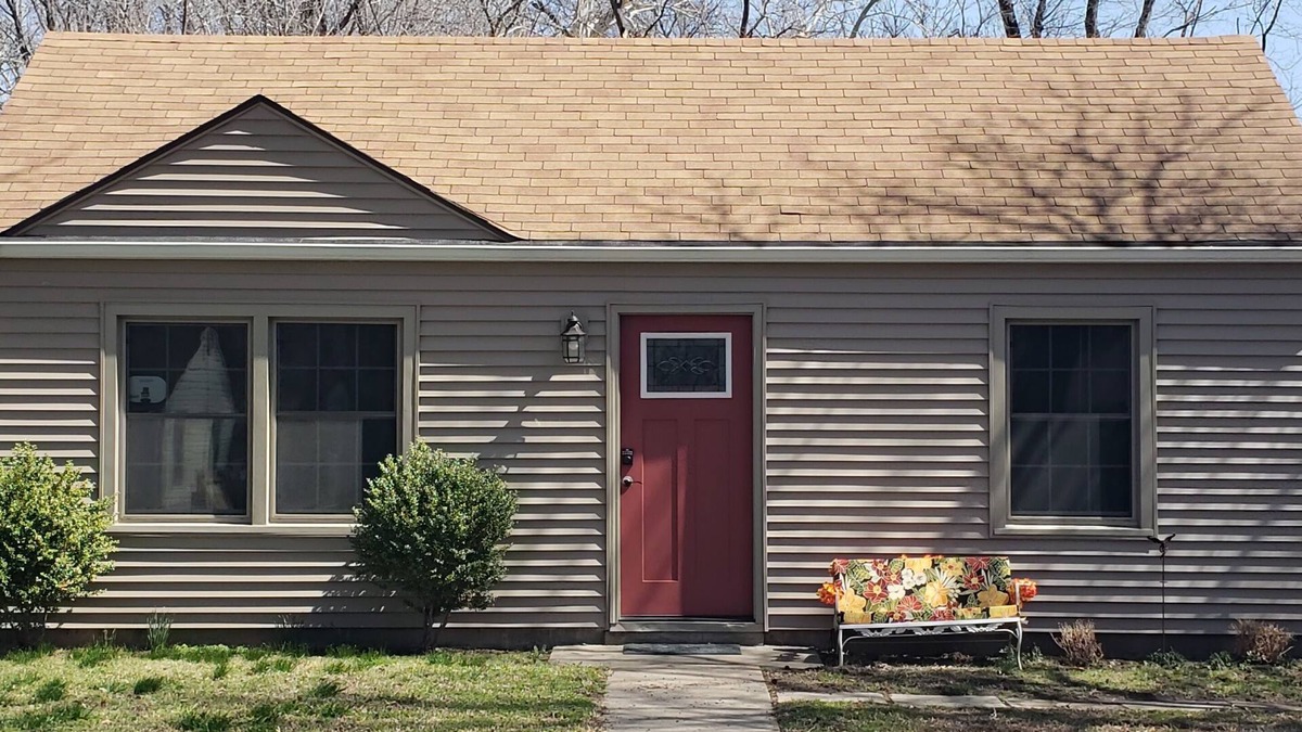 Topeka House | Cute & Comfy