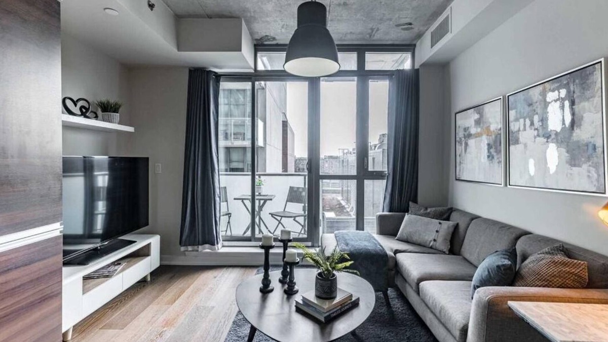 Beaconsfield Village Condo | Cute condo in trendy Queen West