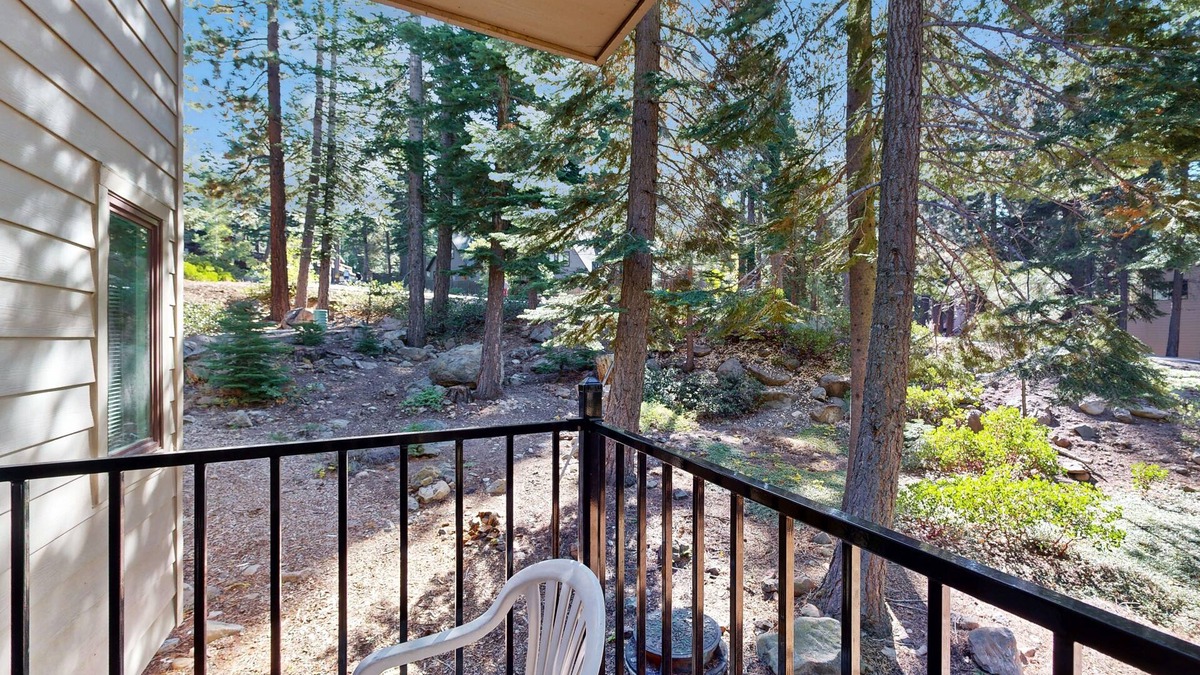 Carnelian Woods Condo | Cute condo with shared pool, hot tub and tennis