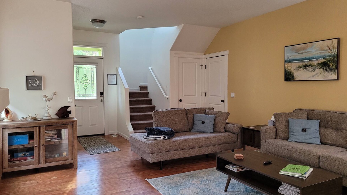 Coos Bay House | Cute Convenient Comfortable House