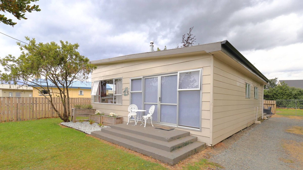 Te Anau Cottage | Cute Cottage 2 mins walk to Lake Te Anau and DOC