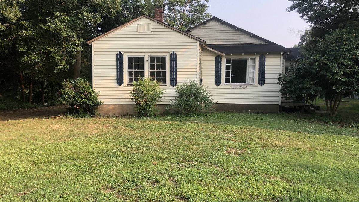 Clemmons Cottage | Cute cottage in a rural setting