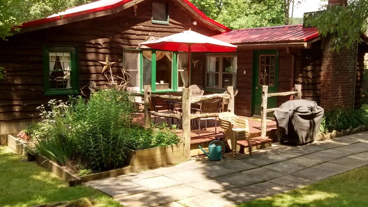 Laurel Mountain Cabin | Cute Cottage in Beautiful Forest | Artistic Style & Charm | A Ligonier Original