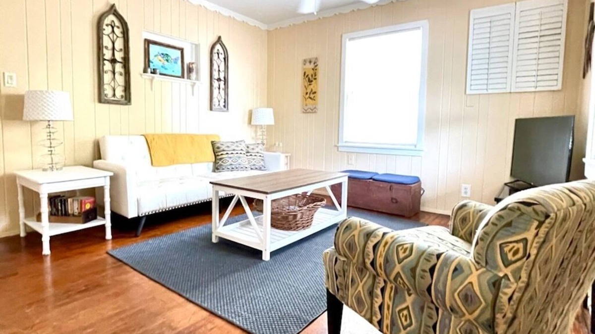 Gulfport Cottage | Cute Cottage In The Heart of Gulfport!