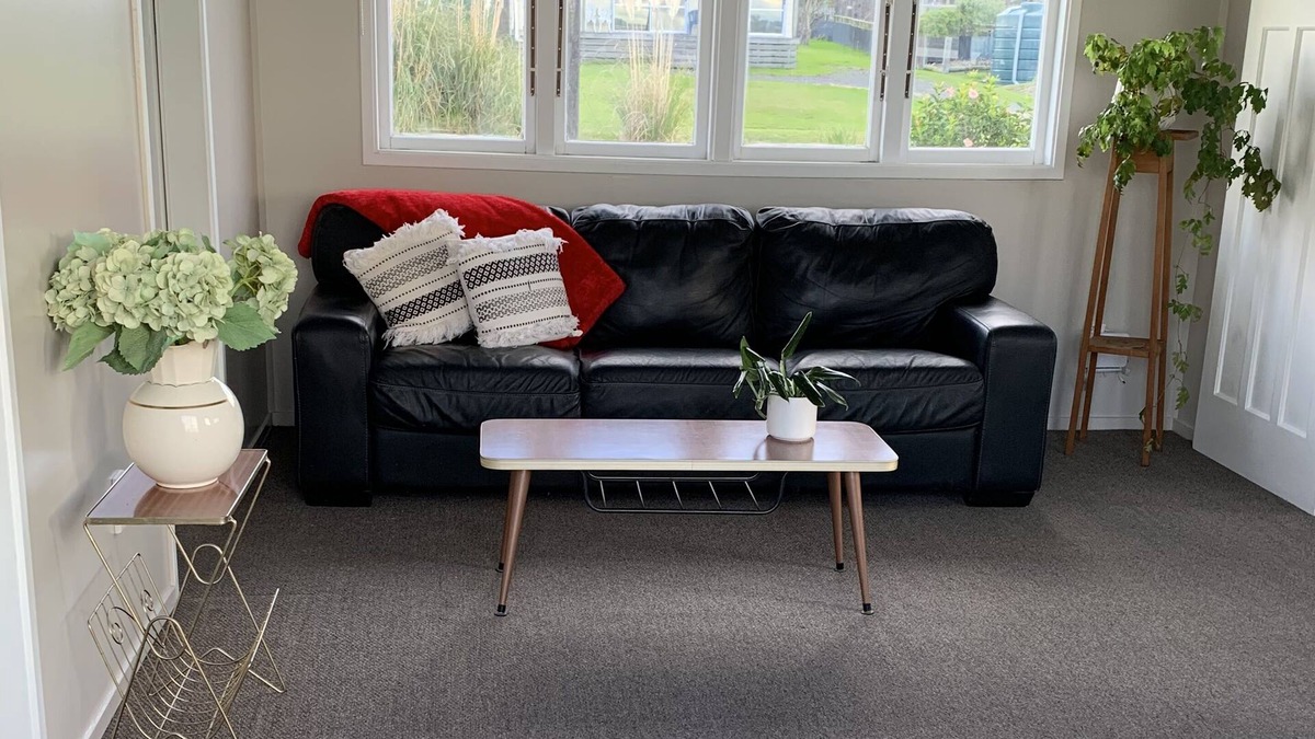 Te Kopuru Cottage | Cute Cottage Overlooking the Northern Wairoa River. Uninterrupted Views