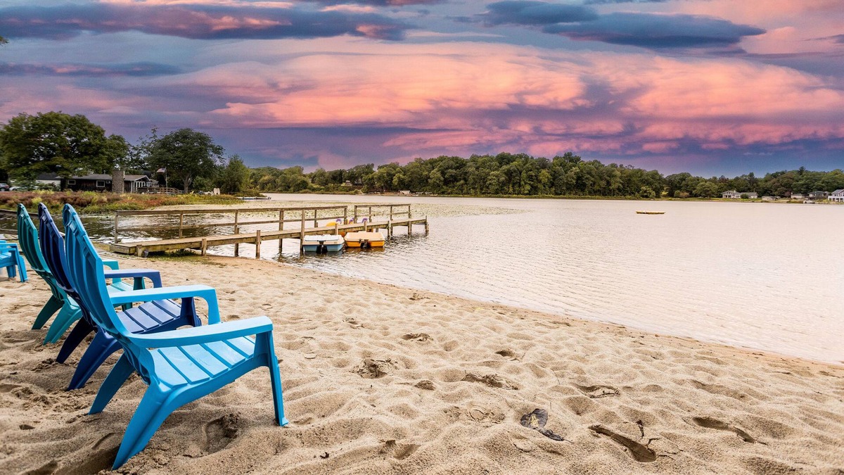 Cloverdale Cottage | Cute cottage with gazebo overlooking the Beach and Lake!