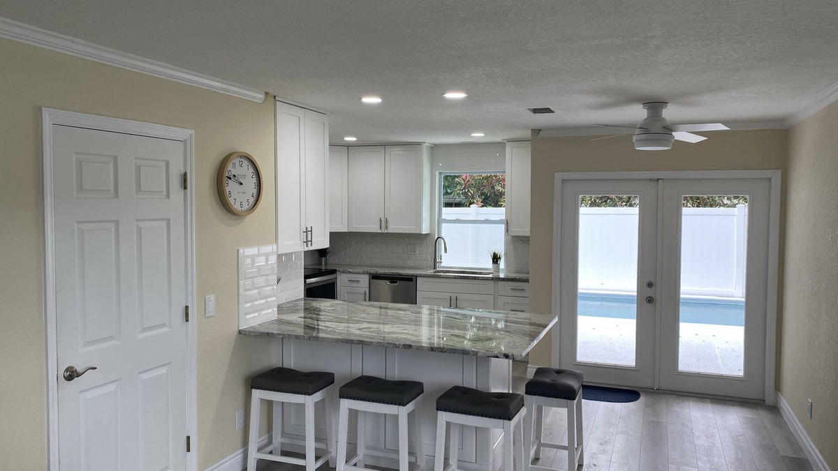 Vero Beach Cottage | Cute Cottage with pool, 7 minutes 2.1 miles to Vero's Best Beach, Pet Freindly