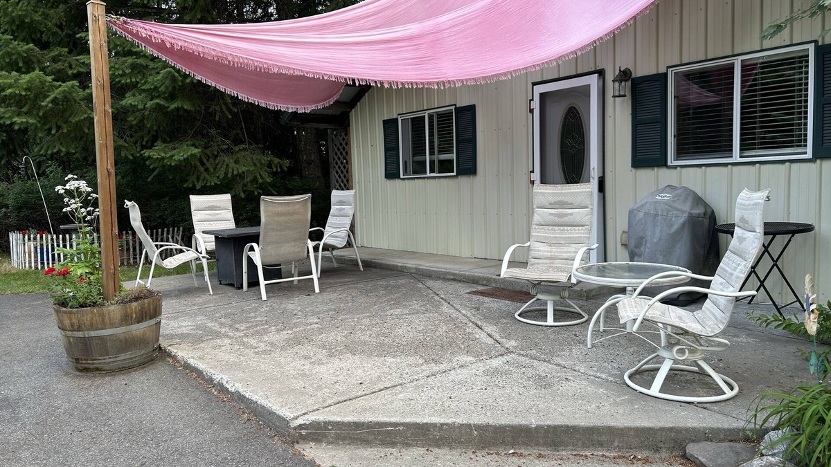 Post Falls House | Cute country cabin. Close to lake and easy freeway access. Close to Spokane/CDA