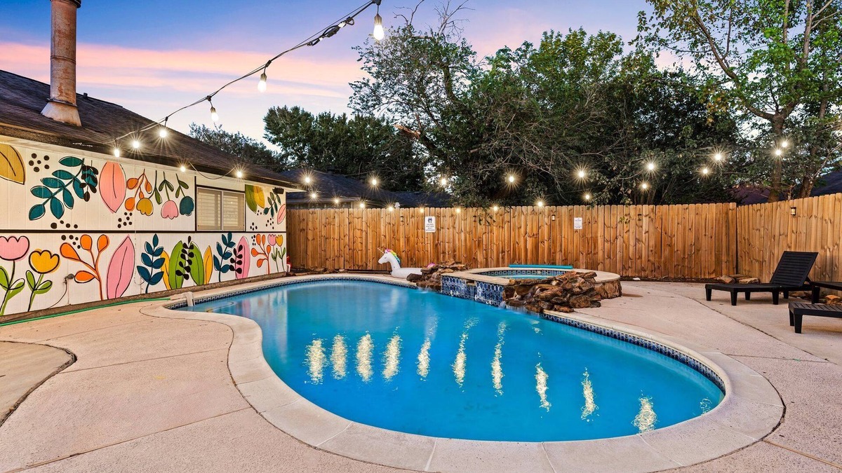 Spring House | Cute & Cozy 3BR, 2bath w POOL
