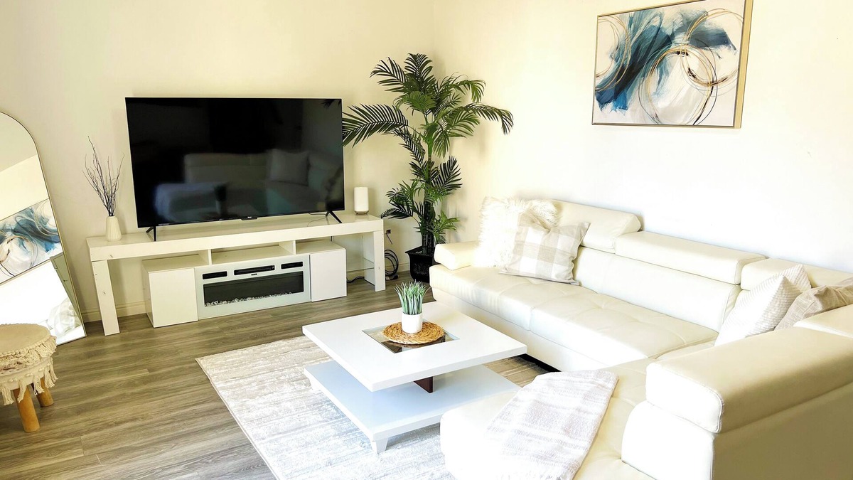West Valley City House | Cute/Cozy 4-bedroom house West Valley City with games area