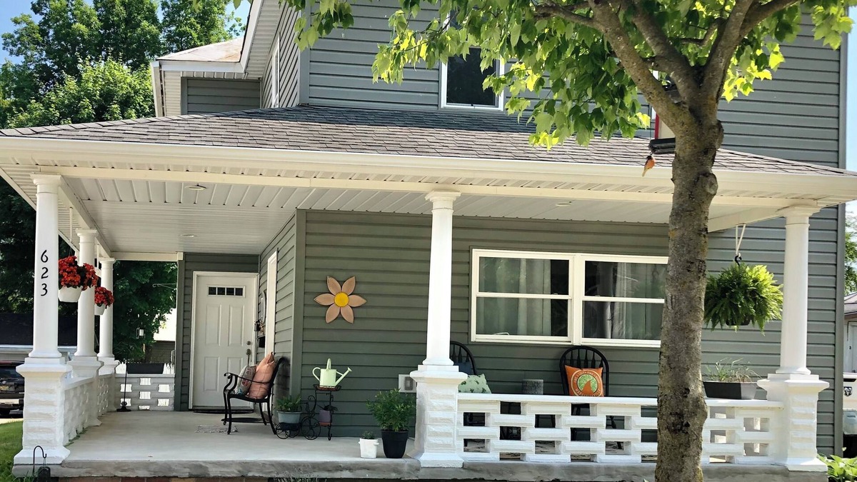 Ionia Apartment | Cute cozy apartment. Half a block walking distance from beautiful downtown Ionia