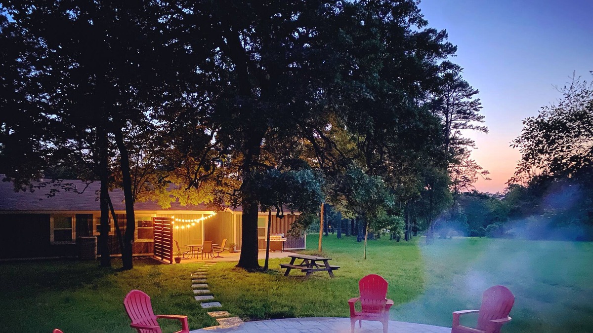 Crockett Cottage | Cute & Cozy Cabin w/ hot tub, huge firepit, foosball and quiet seclusion!