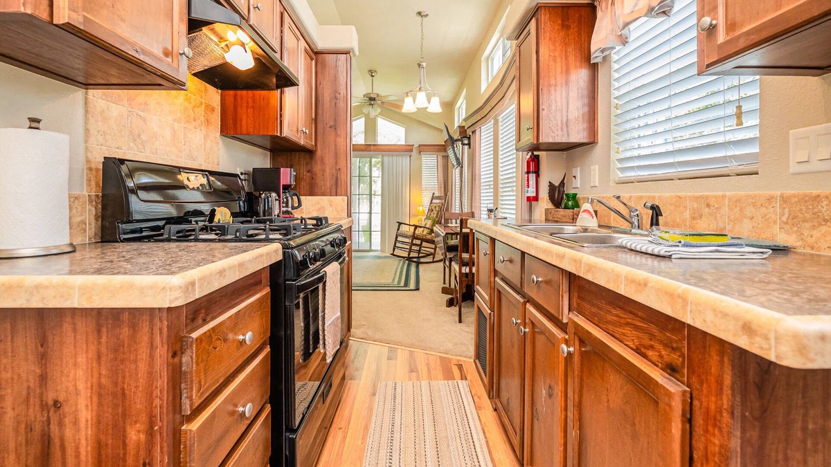 Aransas Pass Cottage | Cute & Cozy Coastal Cottage/The Blue Marlin! - 1BR/1BA