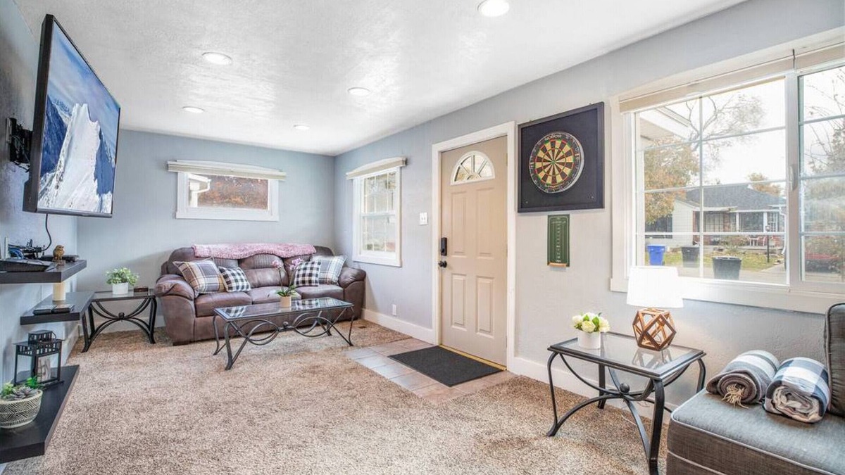 East Millcreek House | Cute, Cozy & Convenient - 20% Off All Ski Rentals!