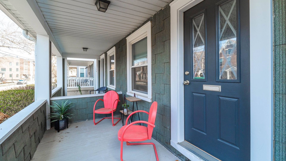 University District House | Cute, cozy, crash pad near bike path! Quiet, convenient, Short North location!
