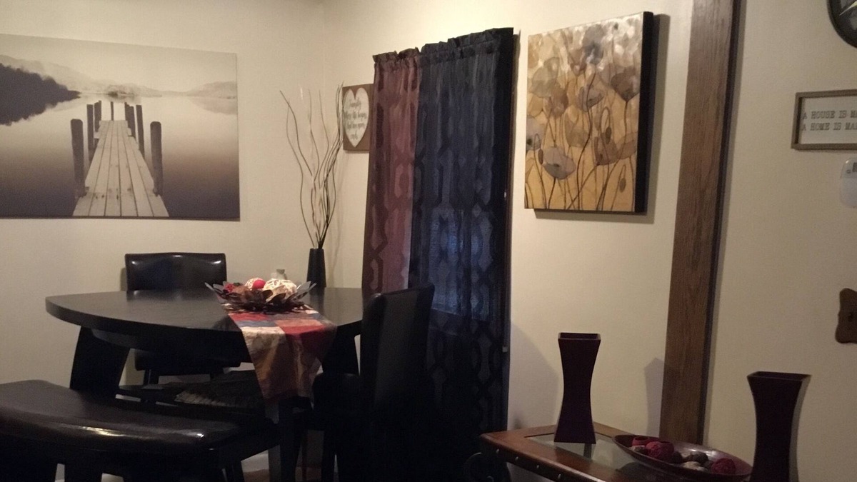 Ecorse House | Cute cozy home close to metro airport, freeways and downtown Detroit