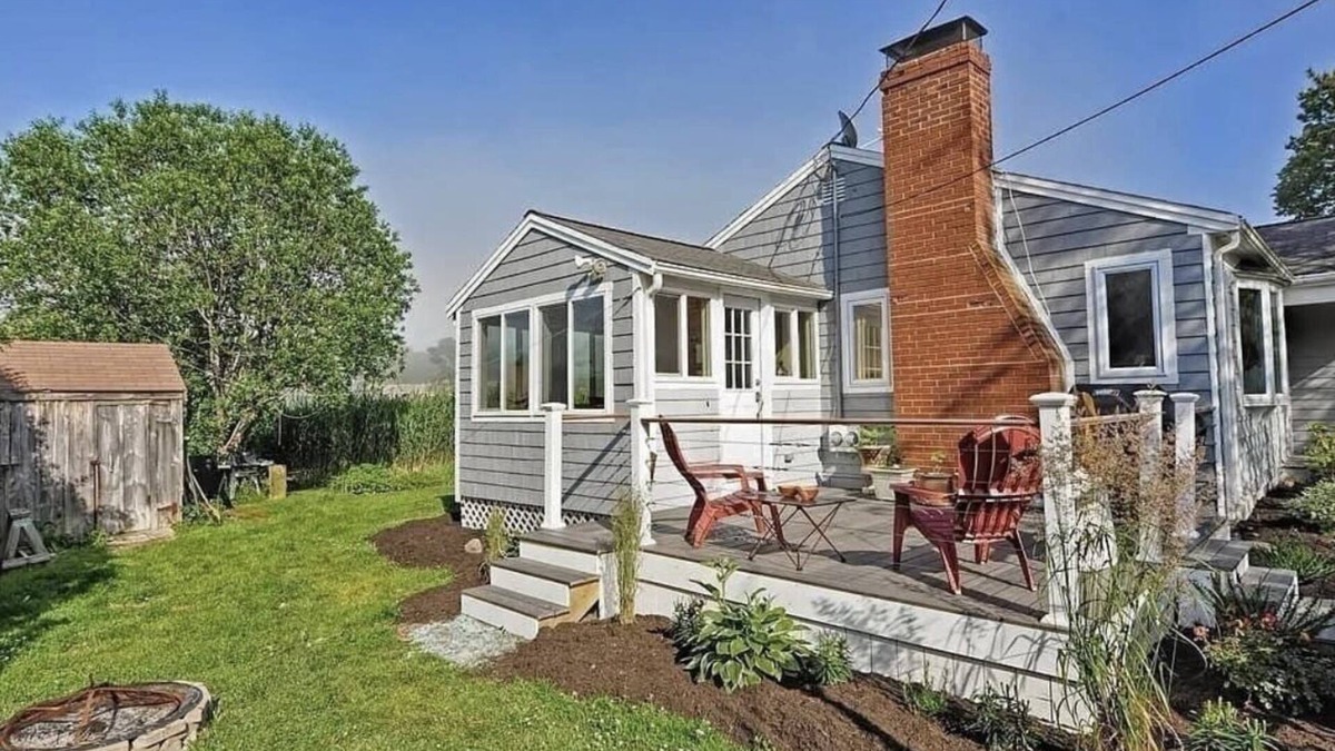 Greenbush House | Cute family home in a beautiful beach town