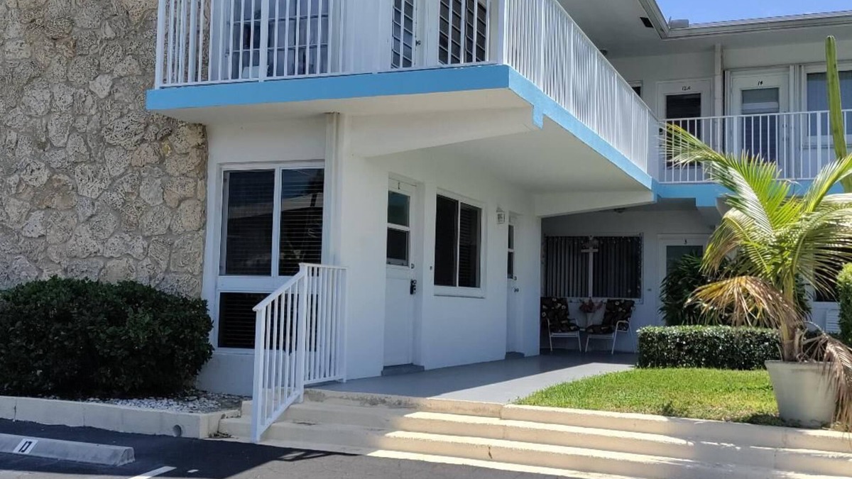 Pompano Beach Apartment | Cute, furnished apt for 2 people, 1 block from beach