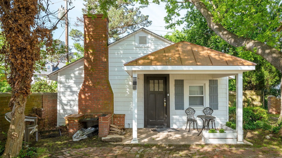 Hampton Apartment | Cute Guest House in Beautiful Wythe! Great Monthly!