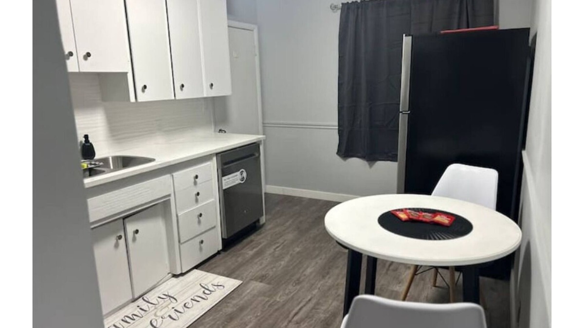 Highland Park House | Cute Highland Park Entire Unit B