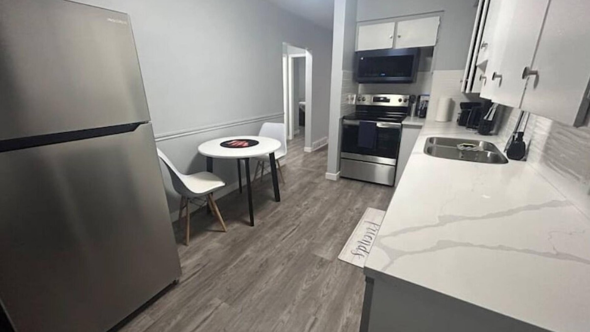 Highland Park House | Cute Highland Park (Unit B Upper)