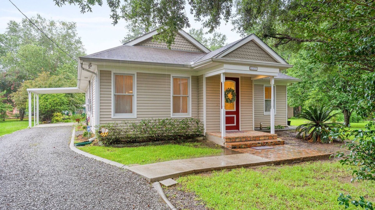 Abita Springs House | Cute home in Historic Abita Springs with tons of privacy.
