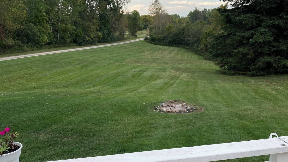 Hale House | Cute Home on many acres with access to ponds and lake
