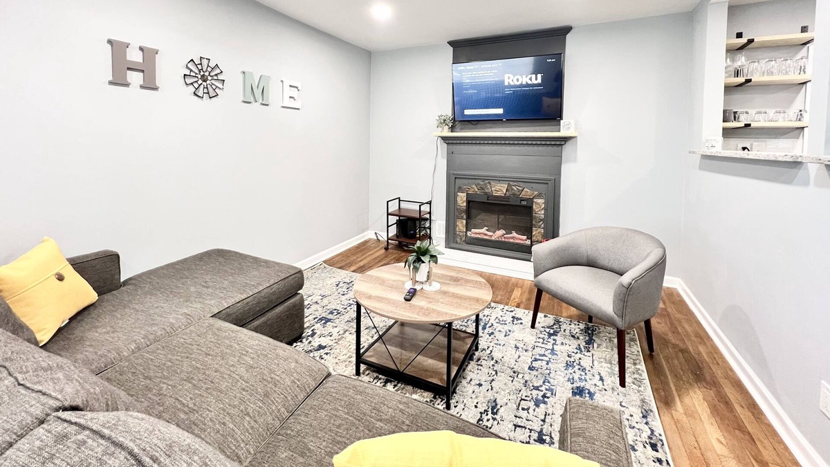 Dacula House | Cute Little 4Br/2bath Farmhouse - Corp Housing welcome!