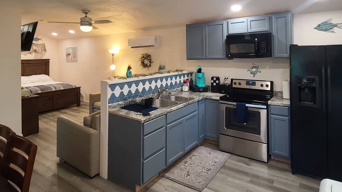 Cookson Cabin | Cute little costal cabin. One mile from Lake Tenkiller. Private Spa/Hot Tub