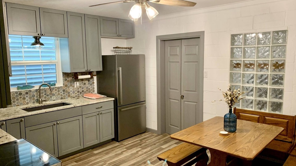 Port O Connor House | Cute little house within walking distance to food and the beach