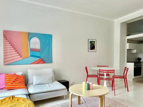 Kallio Apartment | Cute loft by Tram Stop