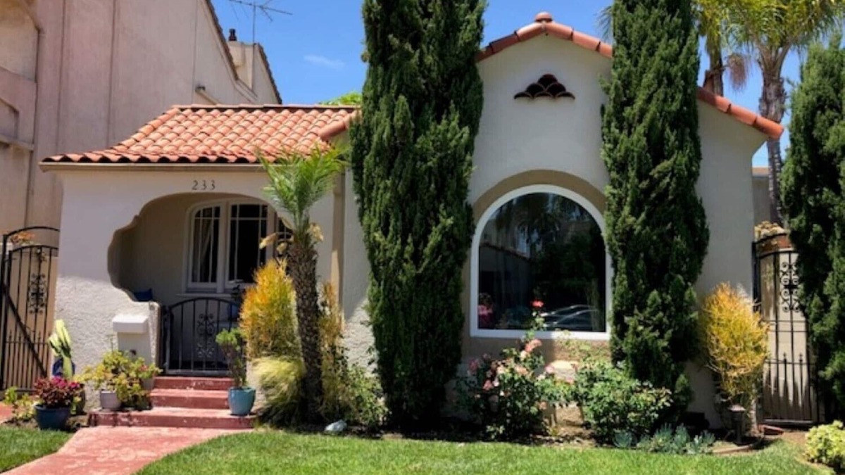 Belmont Shore House | Cute Luxurious Beach house in Trendy Belmont Shore! Short WALK to BEACH !