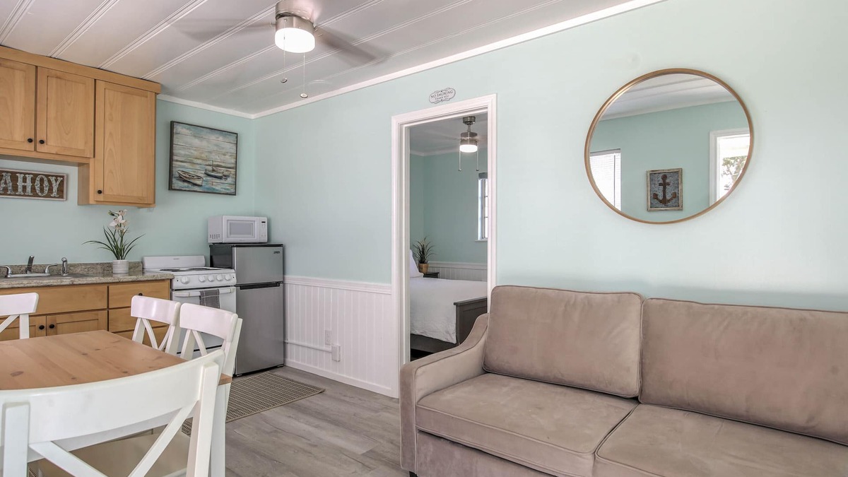 Walnut Grove Cottage | Cute One Bedroom Cottage along the Sacramento River