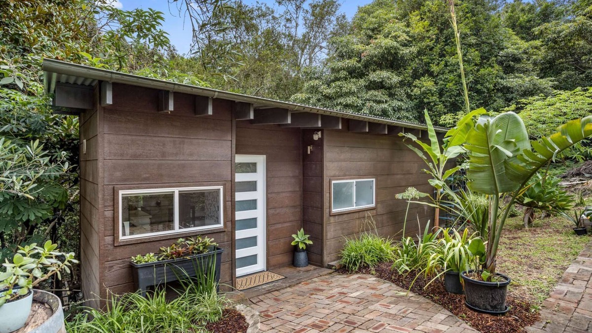 Randwick Apartment | Cute, private 2BR cottage ‘in the trees’, plus sofa bed, great location