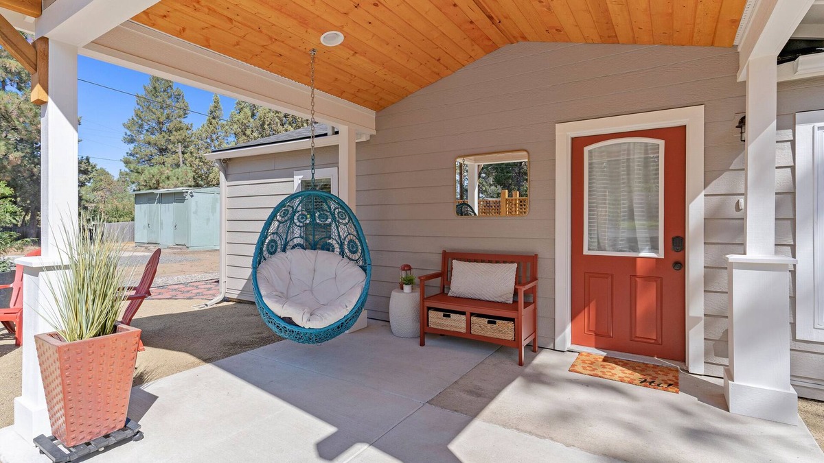 Larkspur House | Cute, Quiet & Private Bungalow - Newly Remodeled