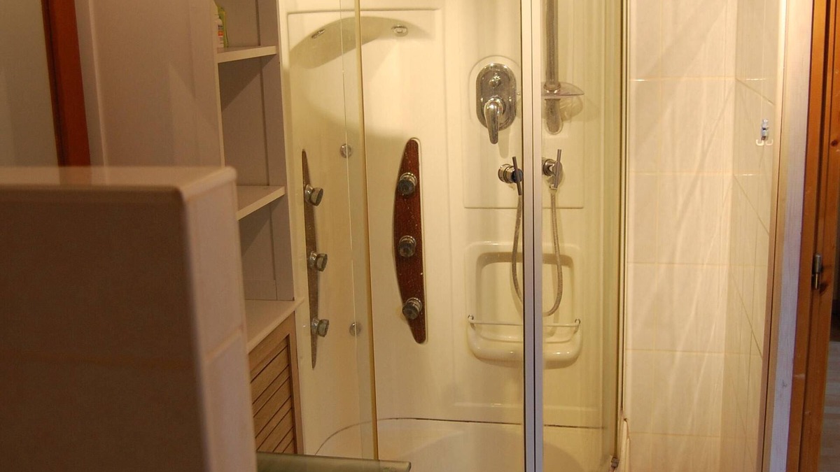 Cessenaz Apartment | Cute Studio on 4th and top floor in QUIET location near ANNECY lake
