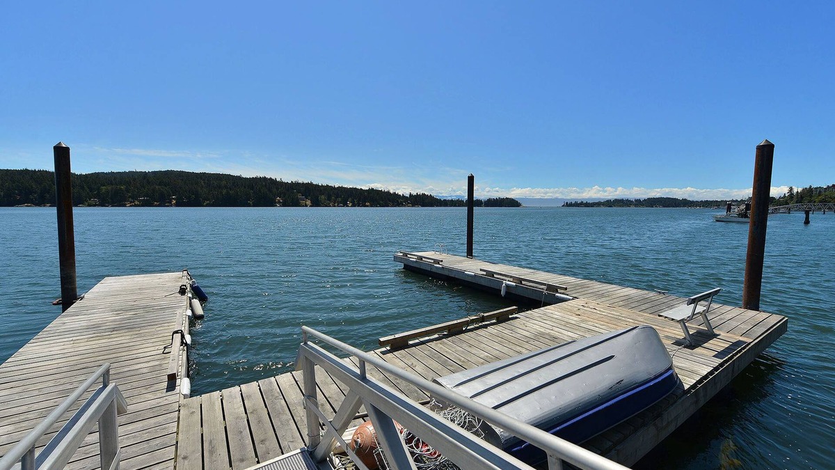 Sooke Cabin | Cute Studio on Oceanfront Property, Parking