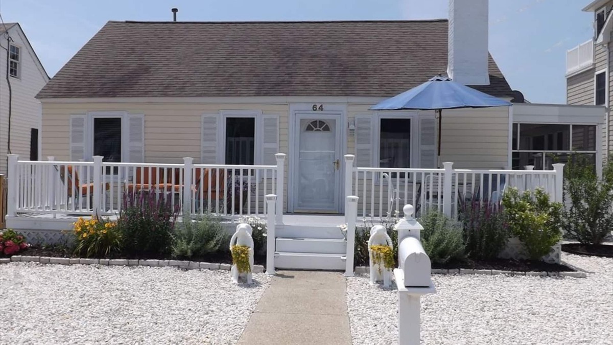 Avalon Cottage | Cute three bedroom cottage located just one and a half blocks from the beach