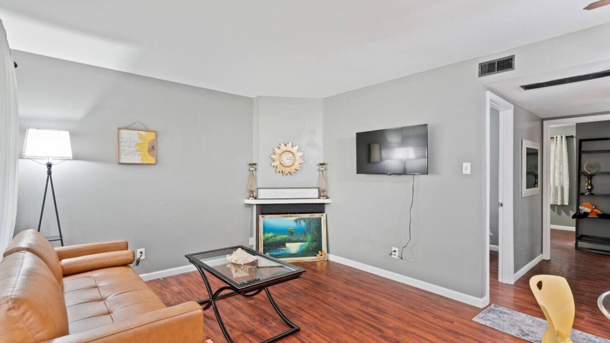 Barnhart House | Cute town house with fenced backyard