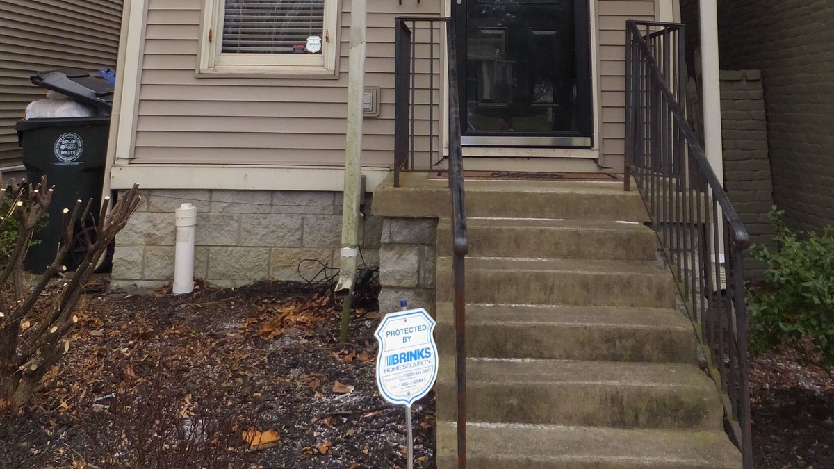 North Upper Street House | Cute Two-Story Downtown Shotgun Home