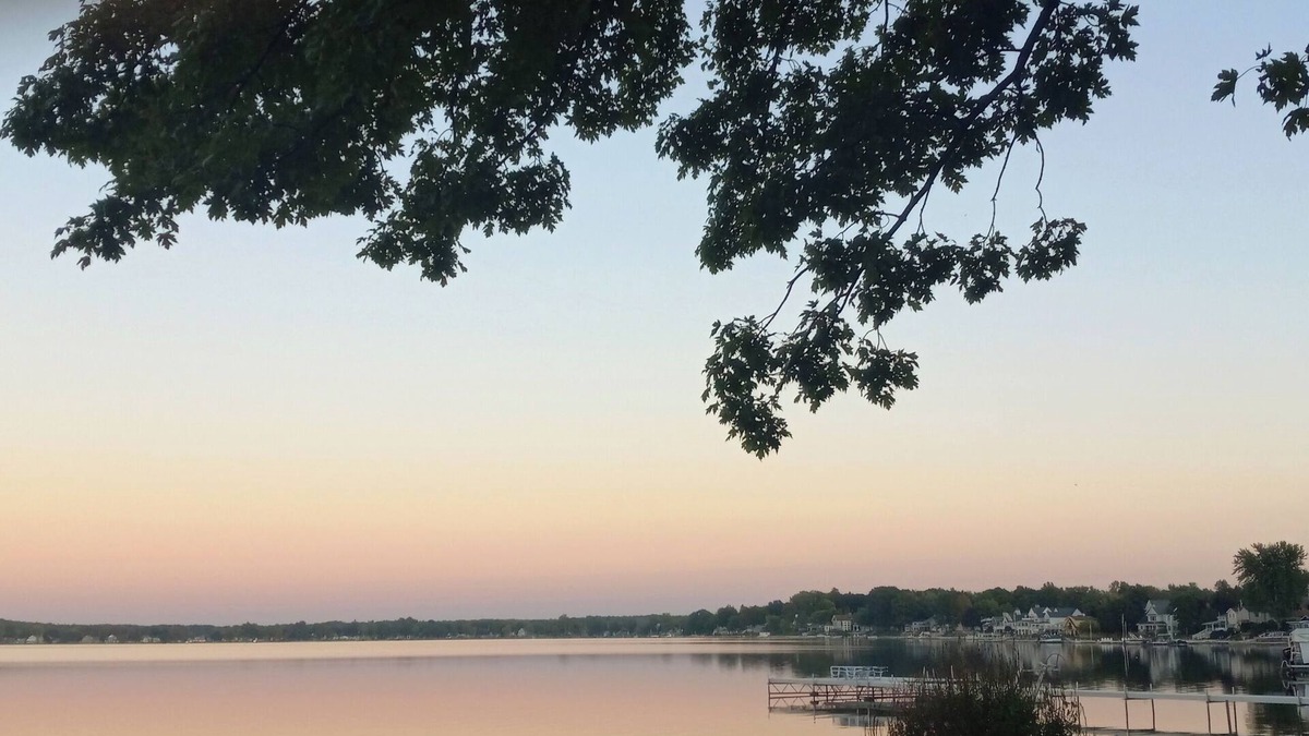 Manitou Beach House | Cute little 2-bedroom cabin by the lake in Manitou Beach-Devils Lake