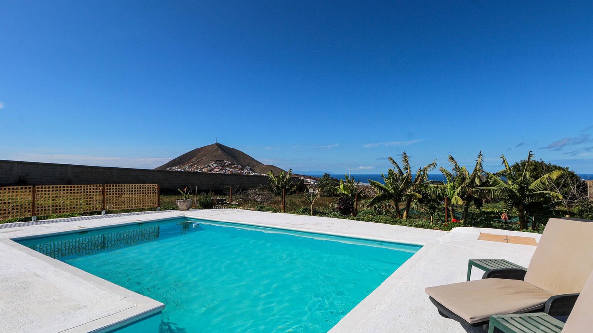 Santa Maria de Guia de Gran Canaria House | Cute Villa with Views and Pool