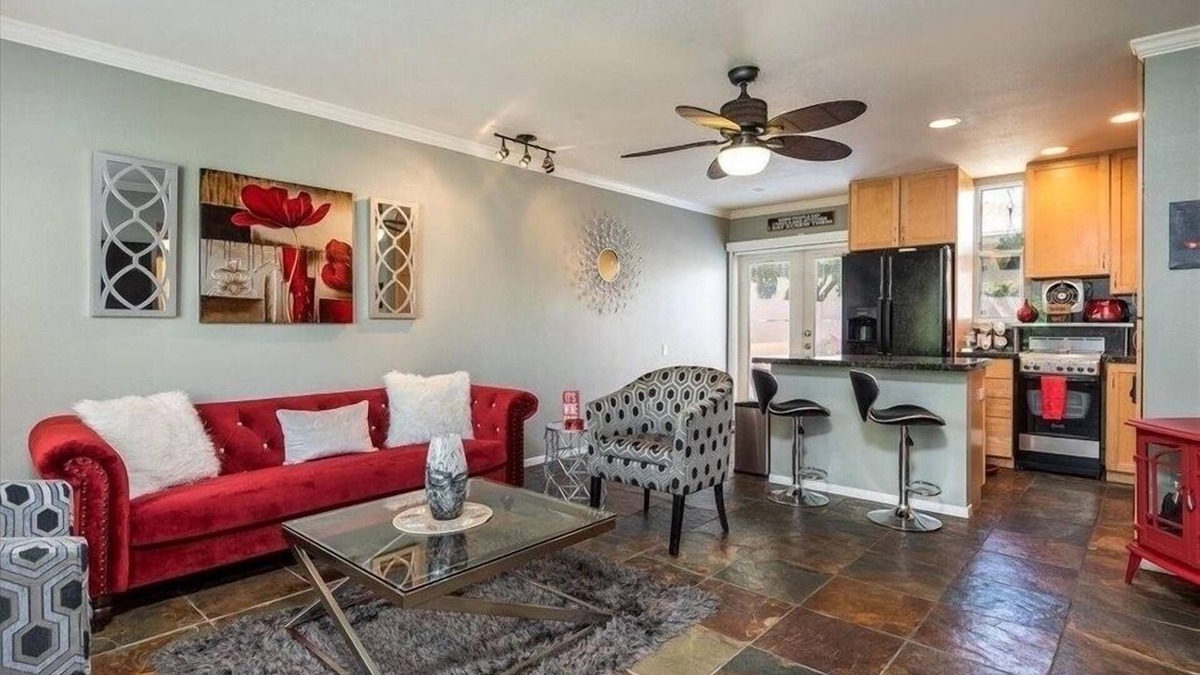 Uptown Design District Condo | CUTE walk downtown 2 bed 2 bath adore condo sleeps 4 MOVIE STAR